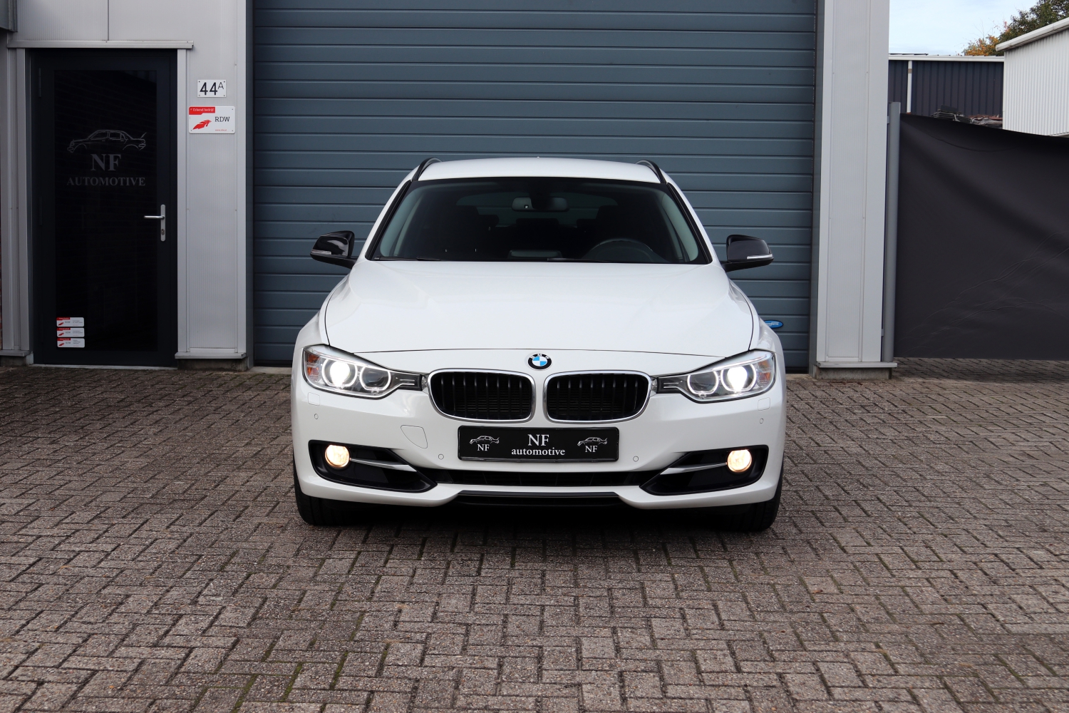 BMW-320i-Touring-F31-2014-002.JPG