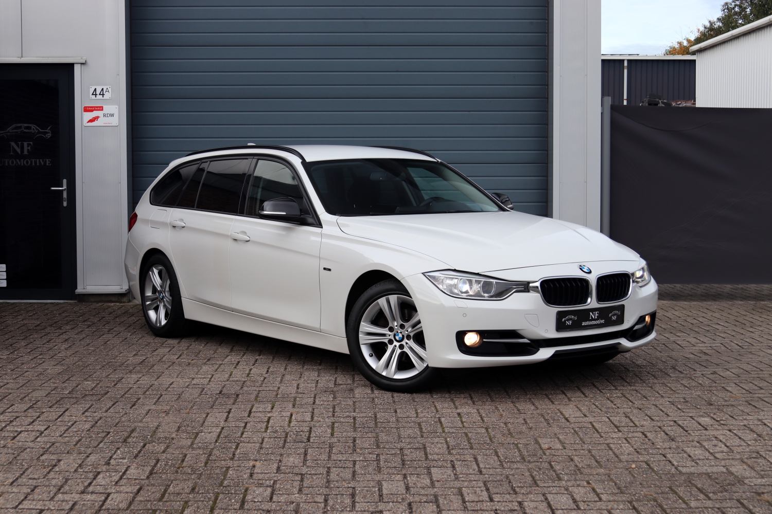 BMW-320i-Touring-F31-2014-003.JPG