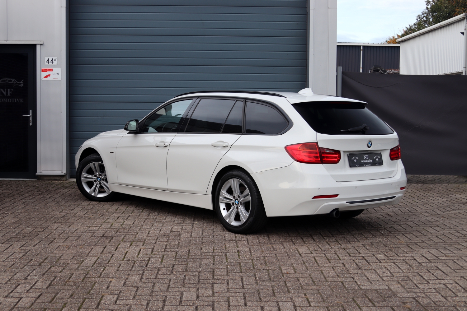 BMW-320i-Touring-F31-2014-004.JPG