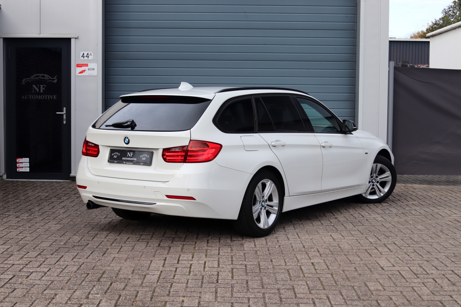 BMW-320i-Touring-F31-2014-005.JPG