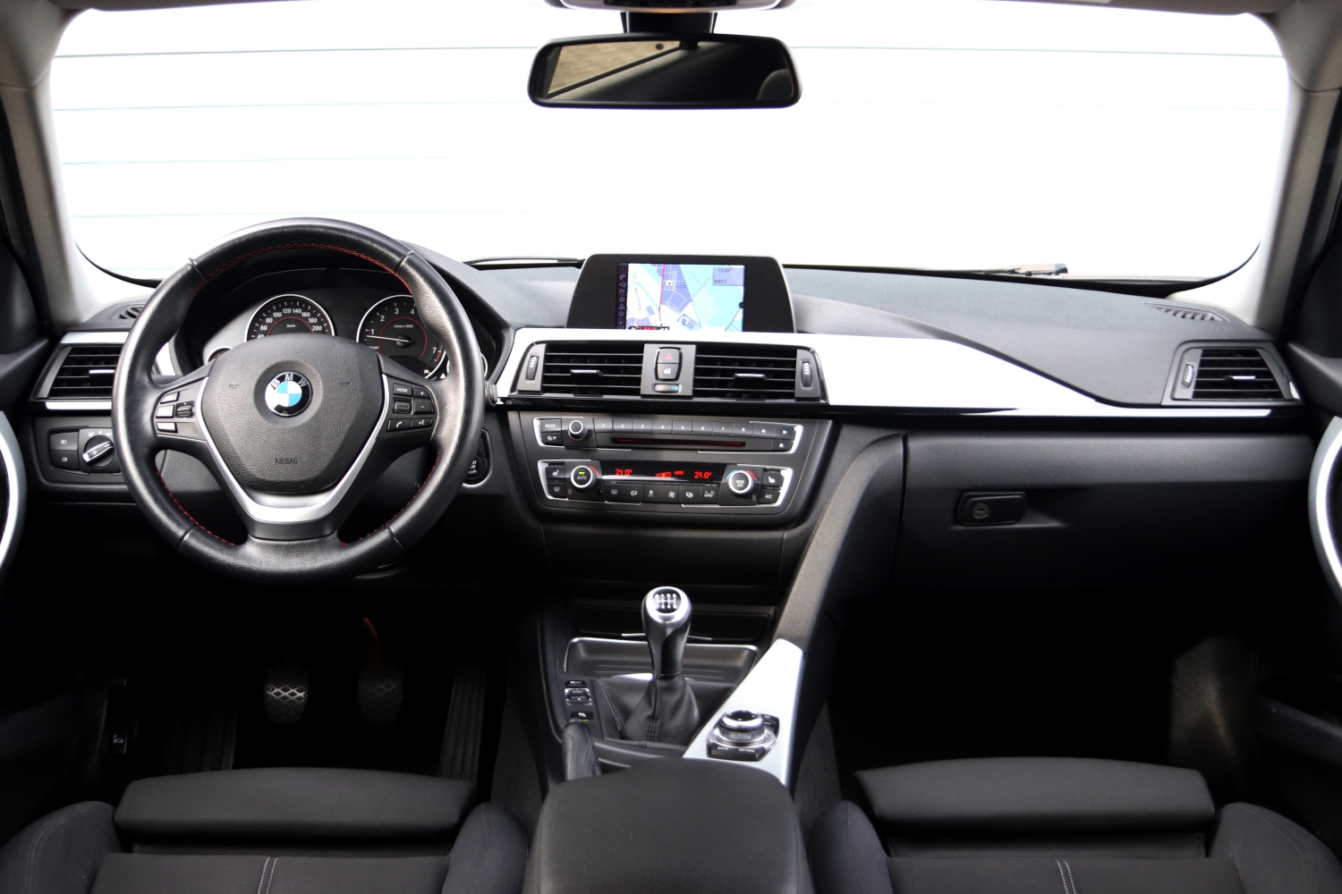 BMW-320i-Touring-F31-2014-007.JPG