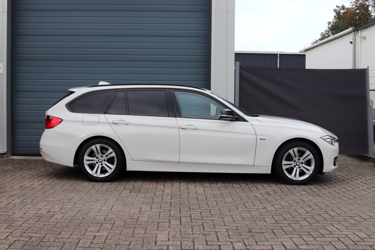 BMW-320i-Touring-F31-2014-065.JPG