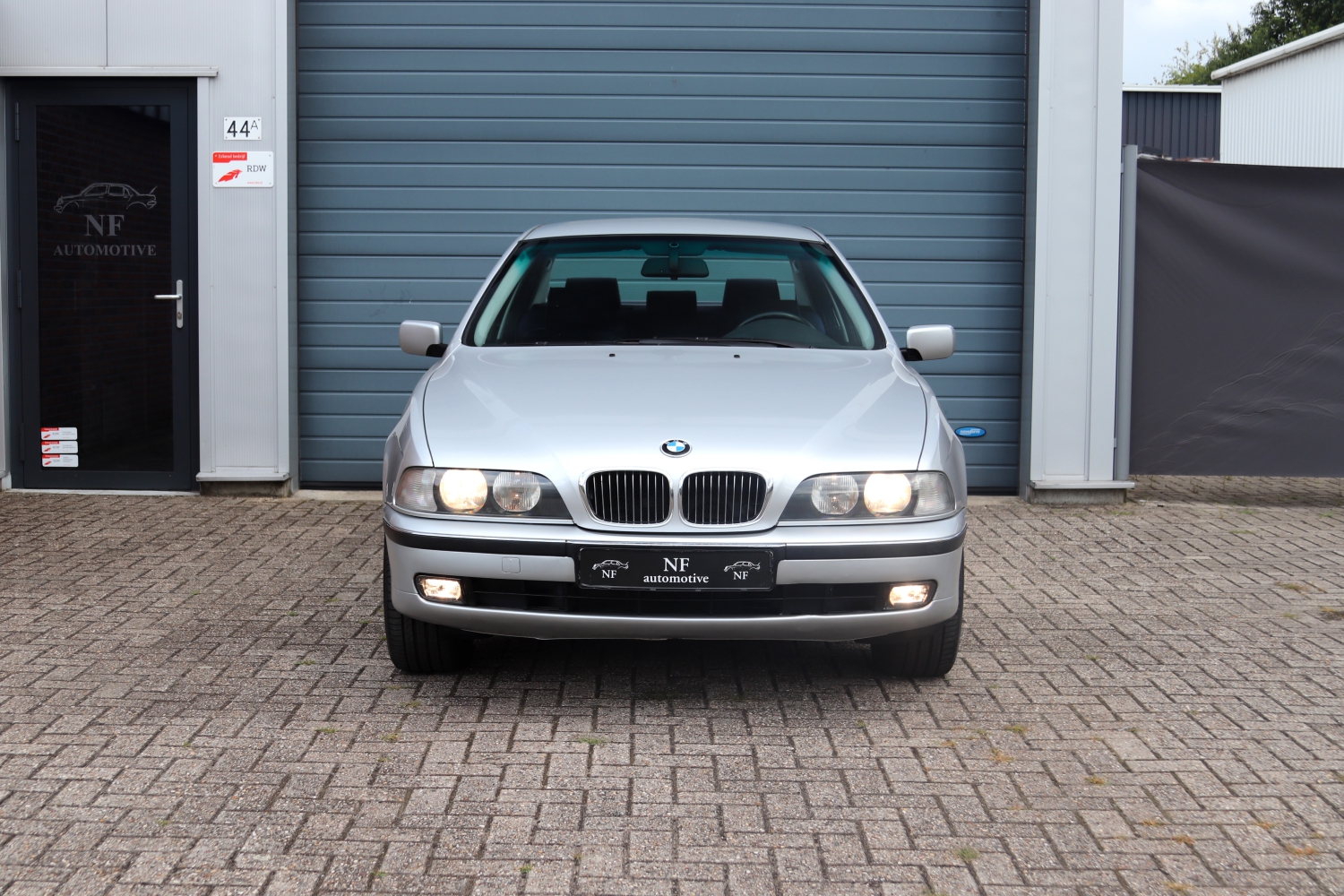 BMW-523i-Sedan-E39-1998-XDFZ77-002.JPG