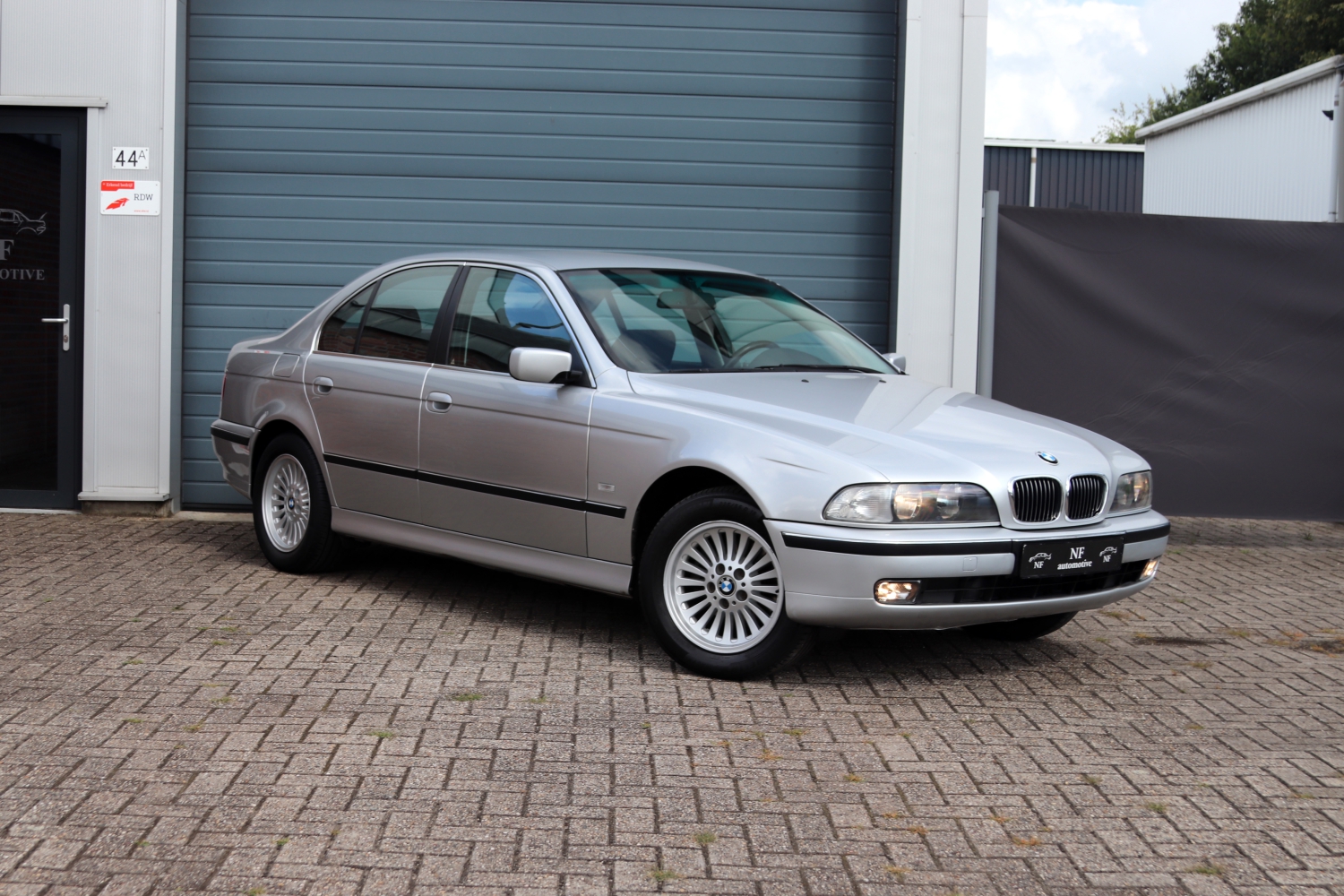 BMW-523i-Sedan-E39-1998-XDFZ77-012.JPG