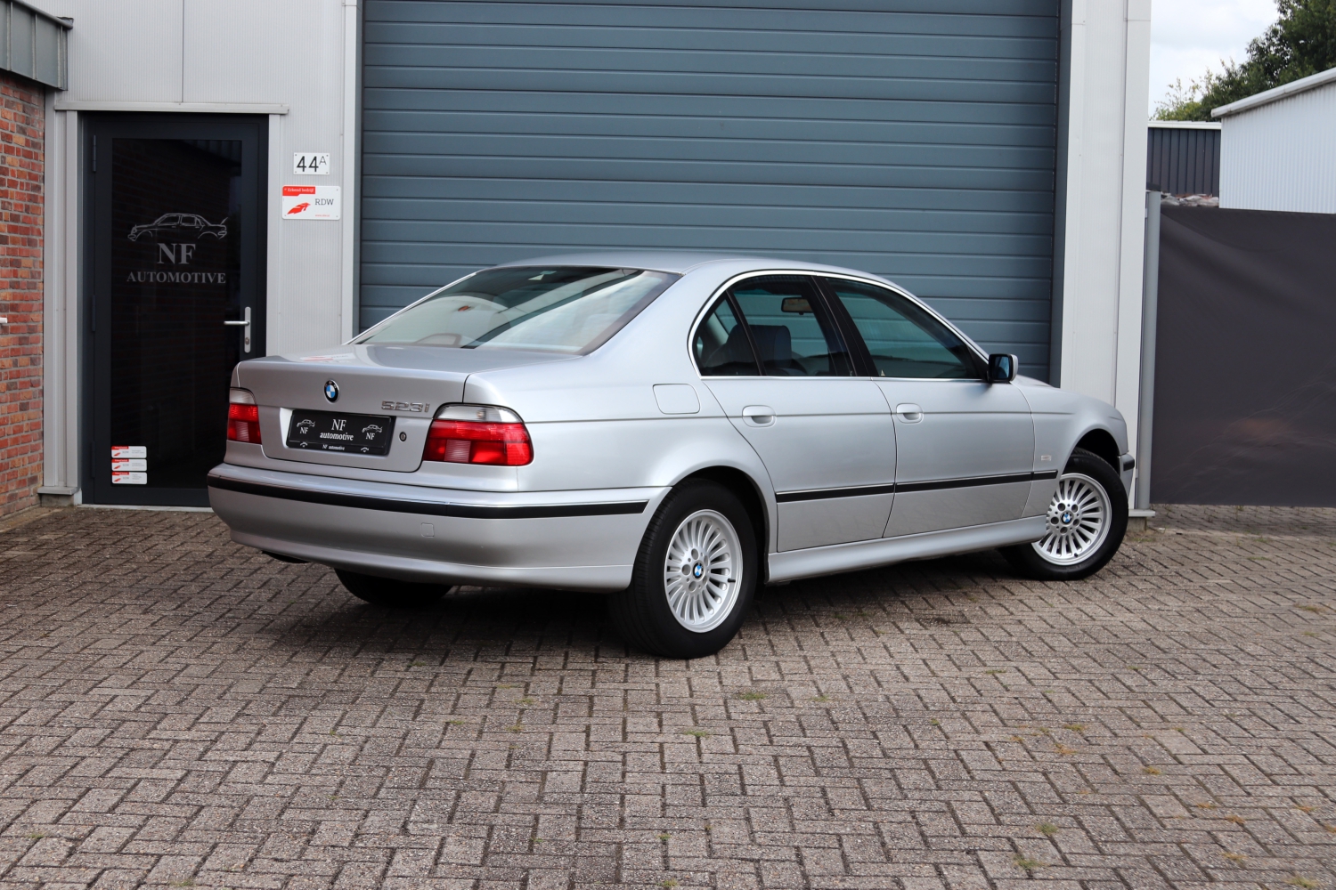 BMW-523i-Sedan-E39-1998-XDFZ77-016.JPG