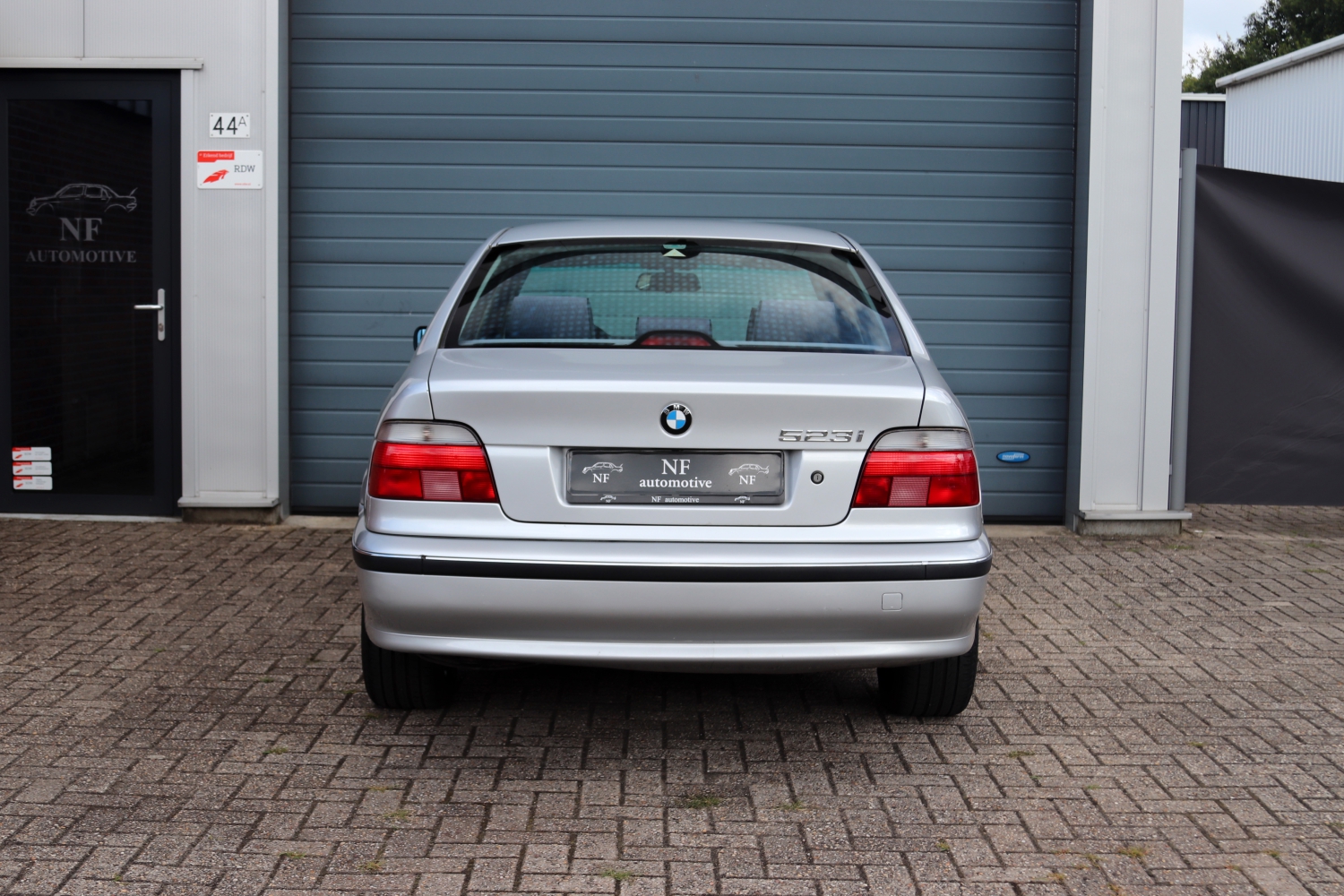 BMW-523i-Sedan-E39-1998-XDFZ77-022.JPG