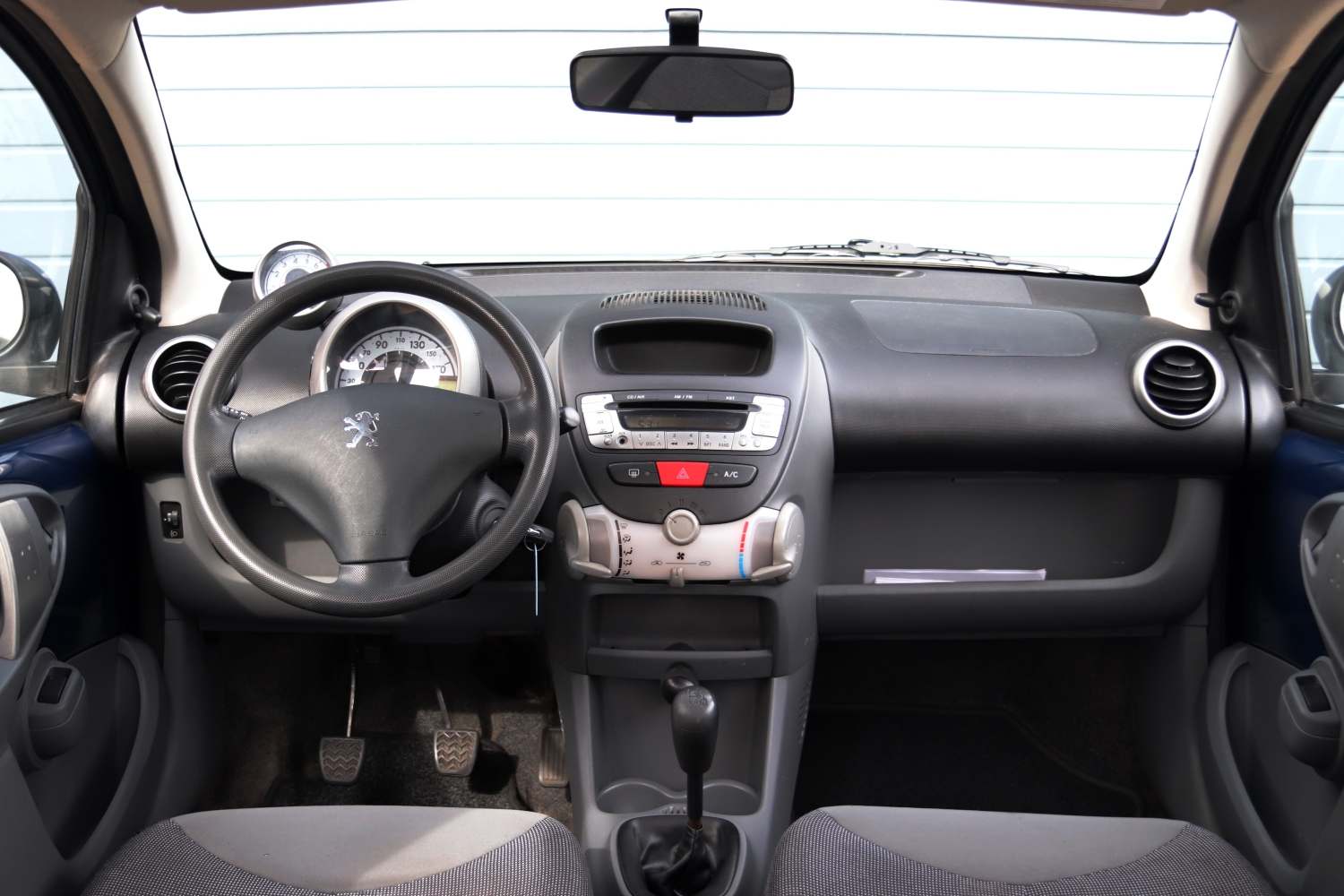 Peugeot-107-2006-RS067-137.JPG