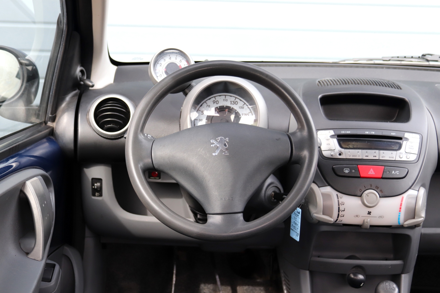 Peugeot-107-2006-RS067-140.JPG