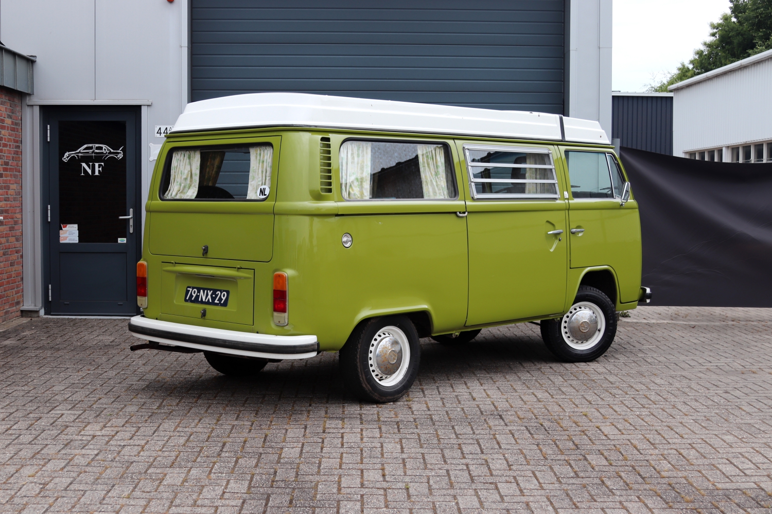 Volkswagen-T2-Westfalia-1976-79NX29-029.JPG