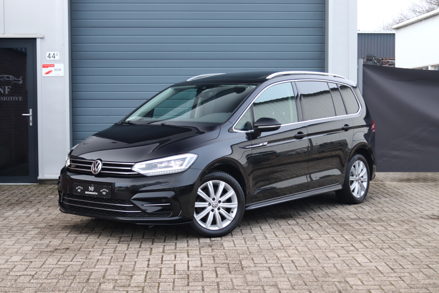 Volkswagen-Touran-18TSI-2017-SB747S-001.JPG