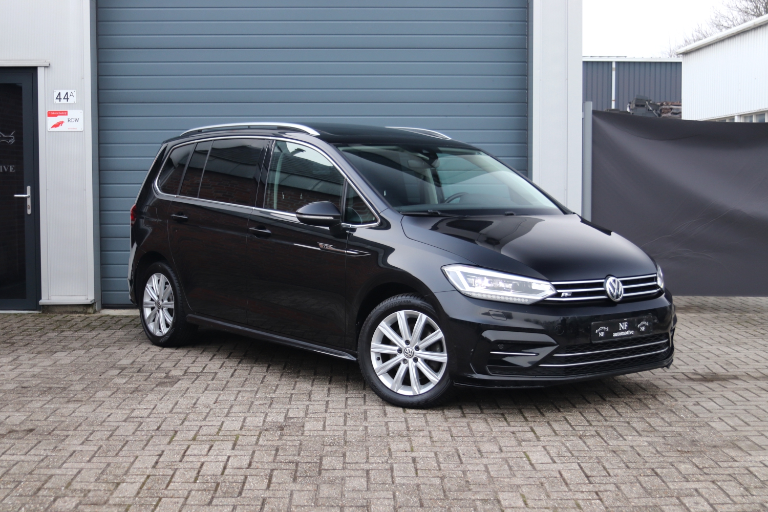 Volkswagen-Touran-18TSI-2017-SB747S-009.JPG