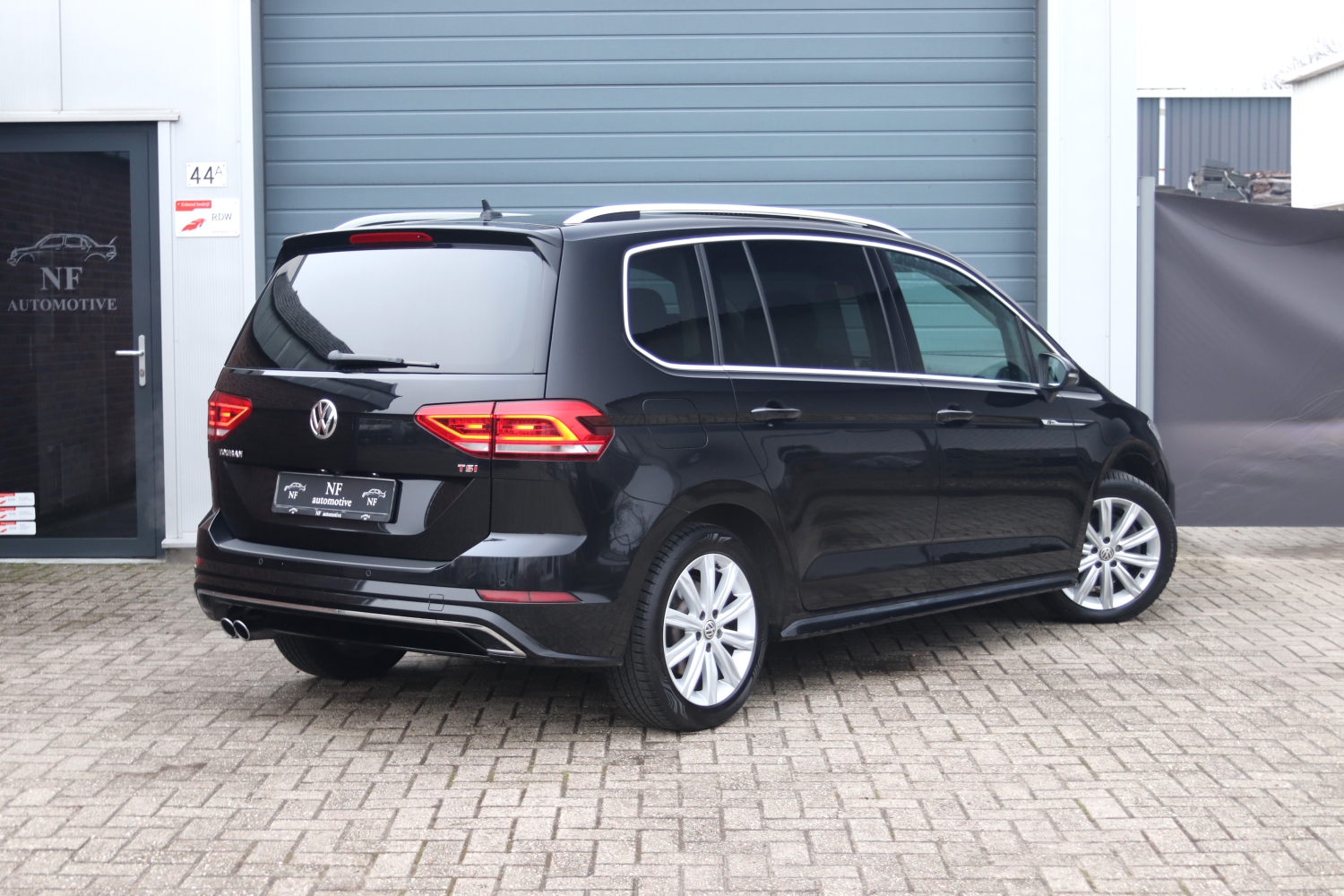 Volkswagen-Touran-18TSI-2017-SB747S-013.JPG