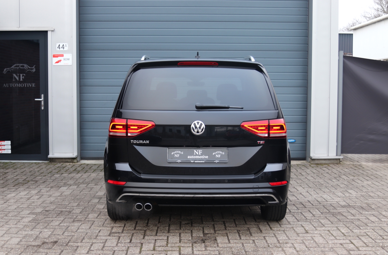 Volkswagen-Touran-18TSI-2017-SB747S-016.JPG